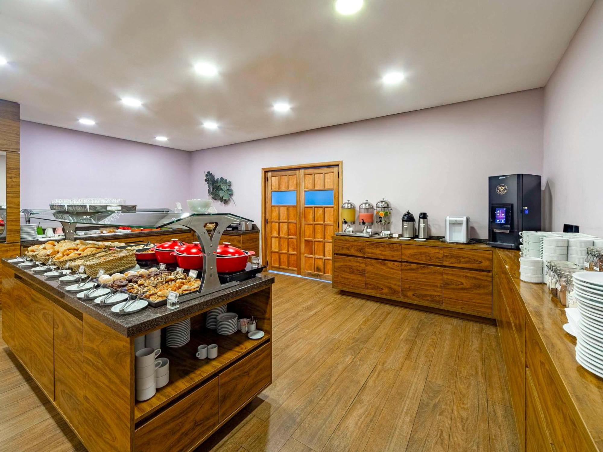 库里提巴金色美居酒店 外观 照片